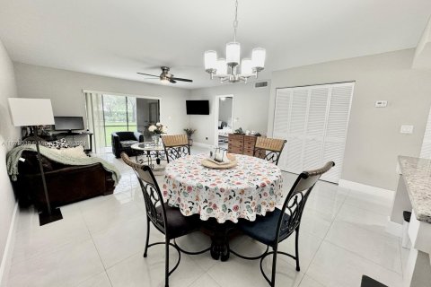 Copropriété à vendre à Sunrise, Floride: 2 chambres, 100.33 m2 № 1397012 - photo 12