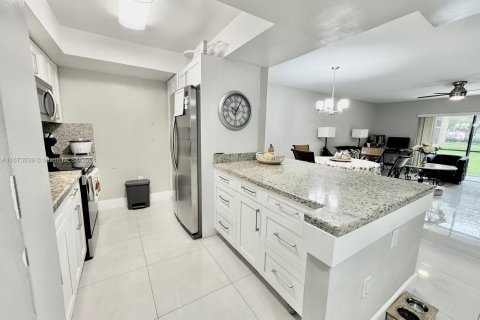 Condo in Sunrise, Florida, 2 bedrooms  № 1397012 - photo 11