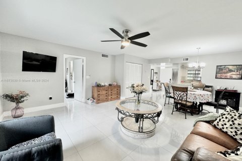 Condo in Sunrise, Florida, 2 bedrooms  № 1397012 - photo 1