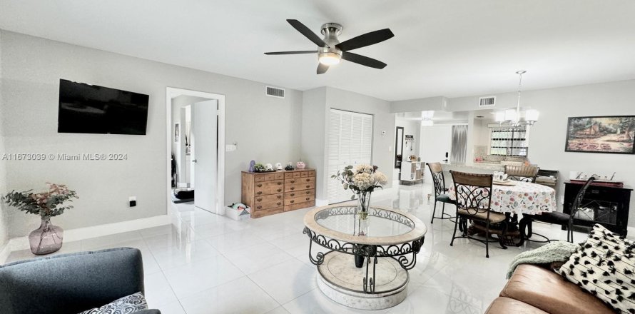 Condo in Sunrise, Florida, 2 bedrooms  № 1397012