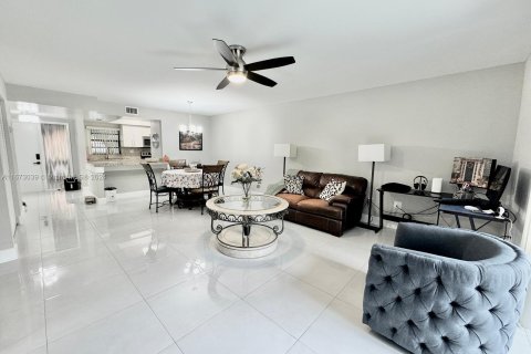 Condo in Sunrise, Florida, 2 bedrooms  № 1397012 - photo 15