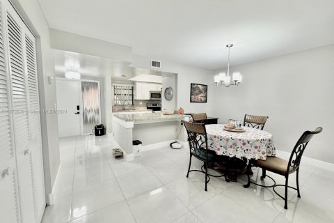 Copropriété à vendre à Sunrise, Floride: 2 chambres, 100.33 m2 № 1397012 - photo 13