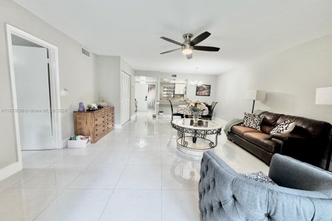 Copropriété à vendre à Sunrise, Floride: 2 chambres, 100.33 m2 № 1397012 - photo 14