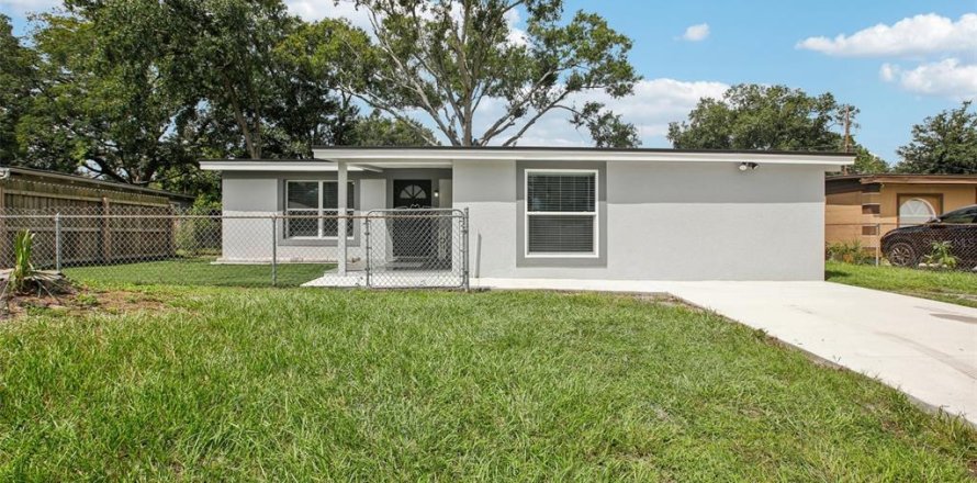 House in Tampa, Florida 4 bedrooms, 124.86 sq.m. № 1352998