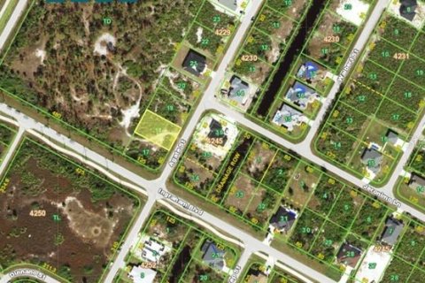 Terreno en venta en Port Charlotte, Florida № 1244792 - foto 1