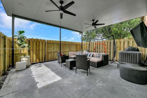 Townhouse in Homestead, Florida 3 bedrooms, 160.91 sq.m. № 1346038 - photo 6