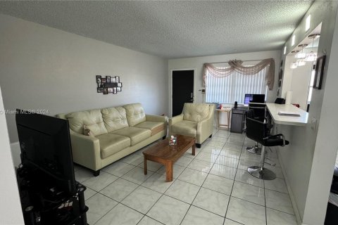 Copropriété à vendre à Miami Gardens, Floride: 1 chambre, 64.2 m2 № 1040141 - photo 2