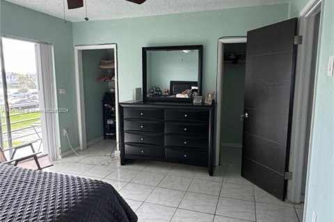 Condo in Miami Gardens, Florida, 1 bedroom  № 1040141 - photo 8