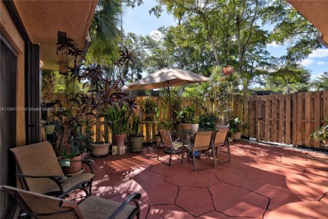 Townhouse in Miami, Florida 2 bedrooms, 120.96 sq.m. № 1040142 - photo 3