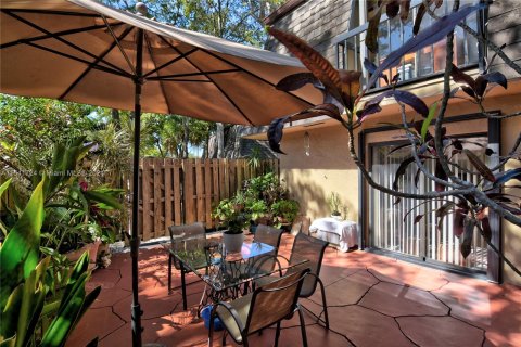 Townhouse in Miami, Florida 2 bedrooms, 120.96 sq.m. № 1040142 - photo 30