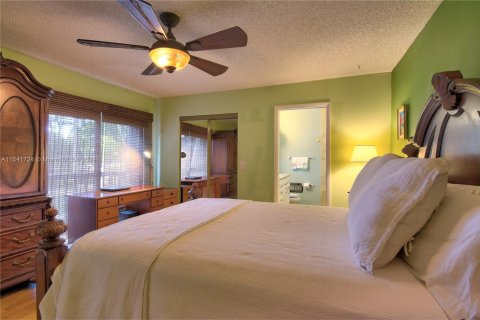 Купить таунхаус в Майами, Флорида 2 спальни, 120.96м2, № 1040142 - фото 16