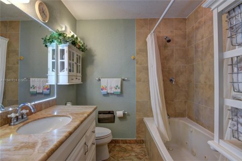 Townhouse in Miami, Florida 2 bedrooms, 120.96 sq.m. № 1040142 - photo 22