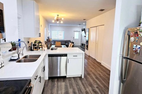 Casa en venta en Dania Beach, Florida, 3 dormitorios, 137.77 m2 № 1232943 - foto 4