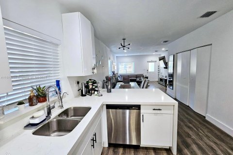 Casa en venta en Dania Beach, Florida, 3 dormitorios, 137.77 m2 № 1232943 - foto 3