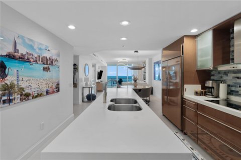 Condo in Miami Beach, Florida, 2 bedrooms  № 1232956 - photo 8