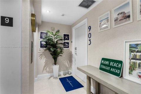 Condo in Miami Beach, Florida, 2 bedrooms  № 1232956 - photo 2