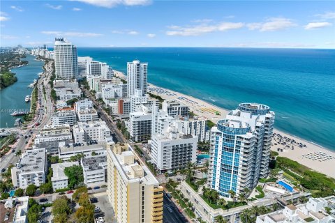 Condo in Miami Beach, Florida, 2 bedrooms  № 1232956 - photo 22