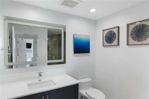 Condo in Miami Beach, Florida, 2 bedrooms  № 1232956 - photo 12