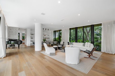 House in Coral Gables, Florida 7 bedrooms, 673.17 sq.m. № 1232469 - photo 6