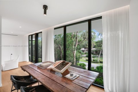 House in Coral Gables, Florida 7 bedrooms, 673.17 sq.m. № 1232469 - photo 23