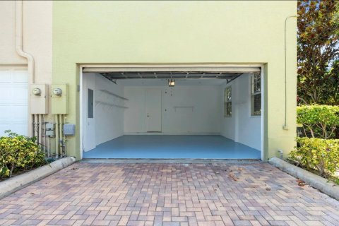 Townhouse in Lake Worth, Florida 3 bedrooms, 185.8 sq.m. № 1024381 - photo 1