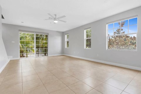 Townhouse in Lake Worth, Florida 3 bedrooms, 185.8 sq.m. № 1024381 - photo 8