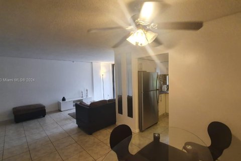 Condo in Sunny Isles Beach, Florida, 1 bedroom  № 1282865 - photo 11