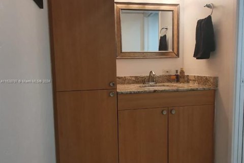 Condo in Sunny Isles Beach, Florida, 1 bedroom  № 1282865 - photo 16