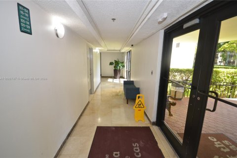 Condo in Sunny Isles Beach, Florida, 1 bedroom  № 1282865 - photo 28