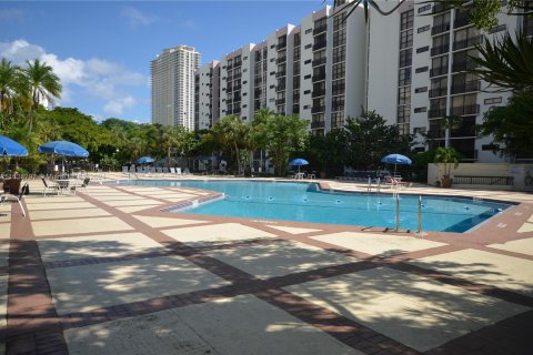 Condo in Sunny Isles Beach, Florida, 1 bedroom  № 1282865 - photo 30