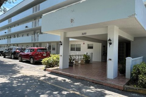 Condominio en venta en North Miami Beach, Florida, 2 dormitorios, 100.8 m2 № 1282864 - foto 1