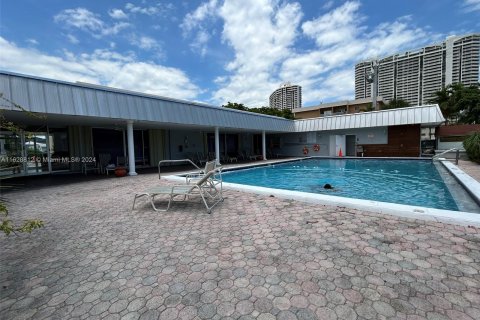 Condominio en venta en North Miami Beach, Florida, 2 dormitorios, 100.8 m2 № 1282864 - foto 27