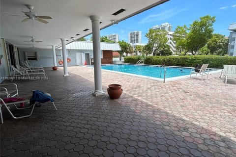 Condo in North Miami Beach, Florida, 2 bedrooms  № 1282864 - photo 28