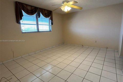 Condo in North Miami Beach, Florida, 2 bedrooms  № 1282864 - photo 19