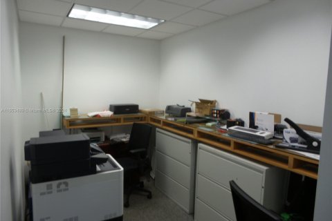 Propiedad comercial en venta en Miami, Florida № 1348650 - foto 17