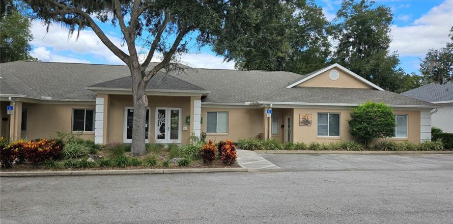 Commercial property in Ocala, Florida 580.27 sq.m. № 1409991