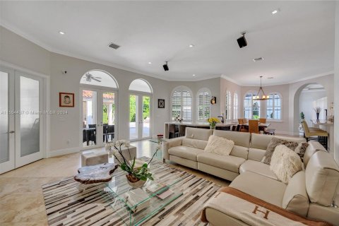 House in Pinecrest, Florida 8 bedrooms, 634.15 sq.m. № 1077277 - photo 27