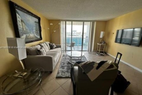 Copropriété à vendre à Hollywood, Floride: 1 chambre, 83.61 m2 № 1384371 - photo 2