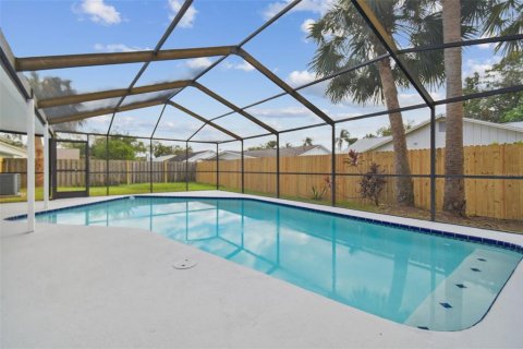 House in Tampa, Florida 4 bedrooms, 164.25 sq.m. № 1444583 - photo 2