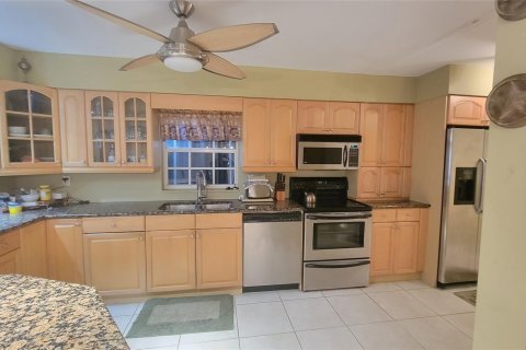 House in Oakland Park, Florida 2 bedrooms, 104.42 sq.m. № 1072803 - photo 9