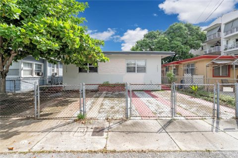 Propiedad comercial en venta en Miami, Florida, 186.08 m2 № 1397550 - foto 1