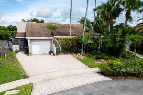 House in Weston, Florida 3 bedrooms, 216.28 sq.m. № 1329959 - photo 3