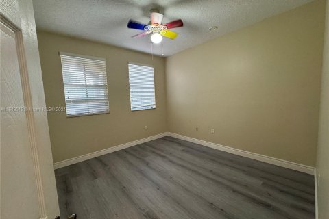 Copropriété à vendre à Pembroke Pines, Floride: 2 chambres, 108.7 m2 № 1329855 - photo 9