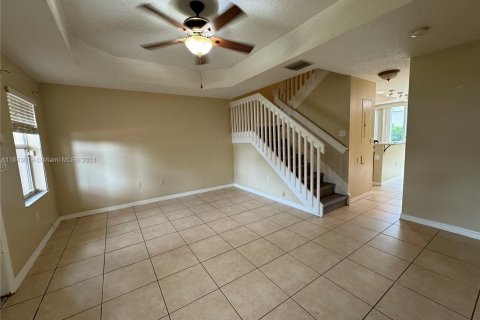 Copropriété à vendre à Pembroke Pines, Floride: 2 chambres, 108.7 m2 № 1329855 - photo 2