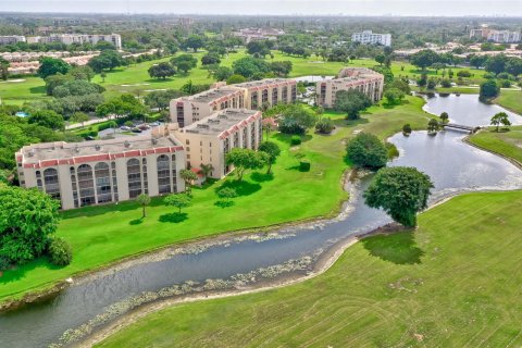 Condo in Lauderhill, Florida, 2 bedrooms  № 1054717 - photo 6