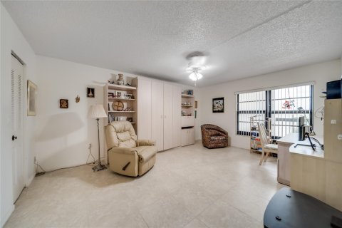 Condo in Lauderhill, Florida, 2 bedrooms  № 1054717 - photo 19