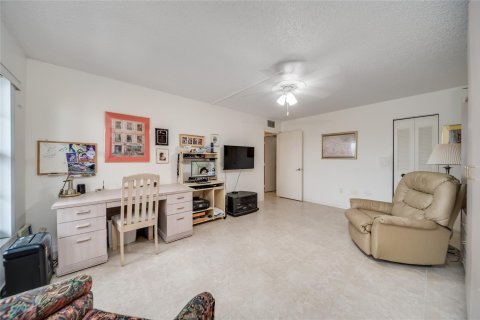 Condo in Lauderhill, Florida, 2 bedrooms  № 1054717 - photo 17