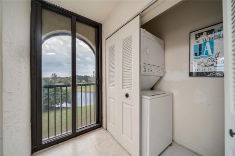 Condo in Lauderhill, Florida, 2 bedrooms  № 1054717 - photo 22