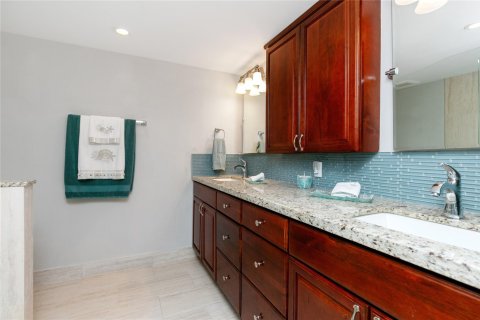 Condo in Fort Lauderdale, Florida, 2 bedrooms  № 1054776 - photo 18