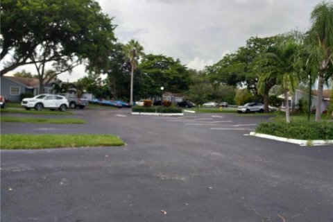 Casa en venta en Sunrise, Florida, 2 dormitorios, 90.12 m2 № 1054775 - foto 1